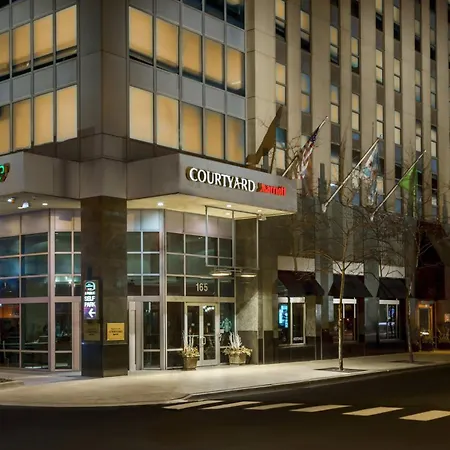 Courtyard Chicago Downtown/Magnificent Mile Hotel
