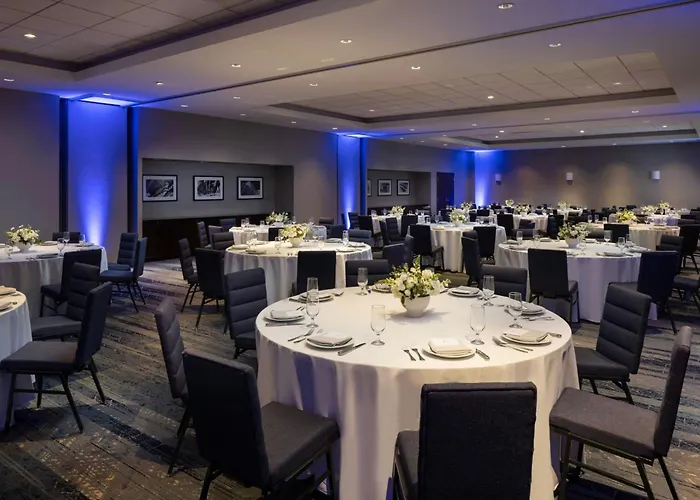 Hotel Courtyard Downtown/magnificent Mile 4*