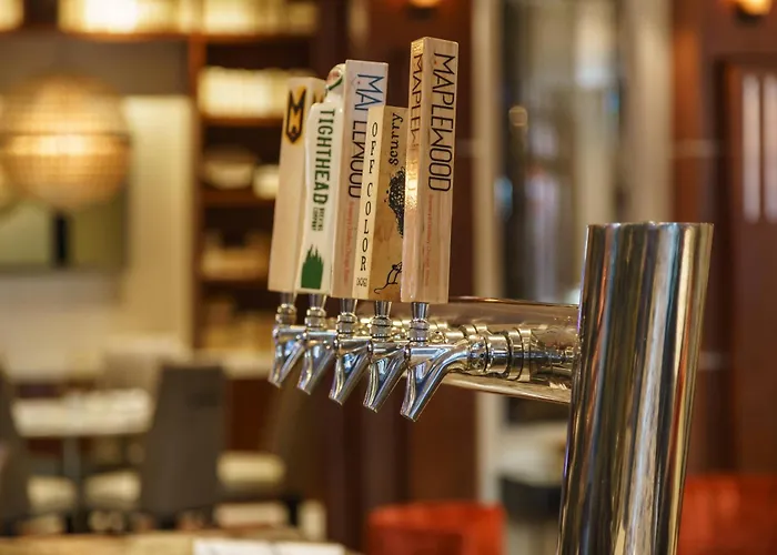 Hotel Courtyard Downtown/magnificent Mile 4*