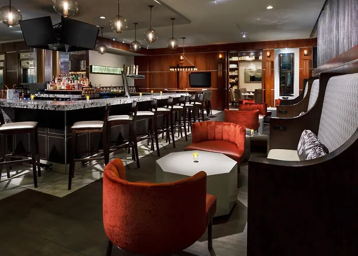 Courtyard Downtown/magnificent Mile Hotel 4*