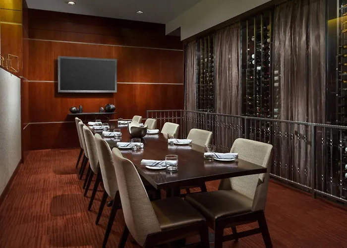 Courtyard Downtown/magnificent Mile Hotel 4*